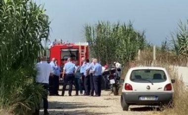 Gjenden tre automatikë në automjetin e djegur të autorëve të atentatit në Vlorës