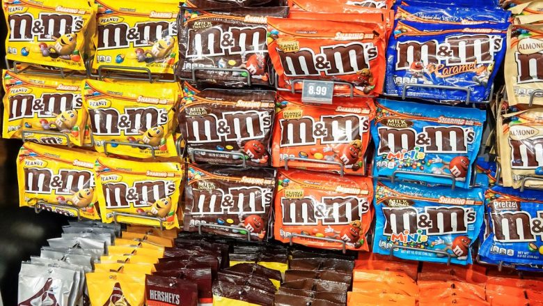 Fansat e M&M më në fund e mësojnë arsyen e emrit të çokollatës