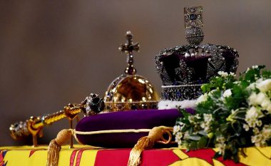 Mbretëresha Elizabeth II vdiq nga pleqëria, tregon certifikata e vdekjes