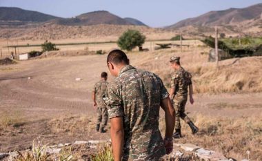 Kryeministri armen: Të paktën 49 ushtarë armenë janë vrarë në luftimet me Azerbajxhanin, për fat të keq nuk është shifra finale