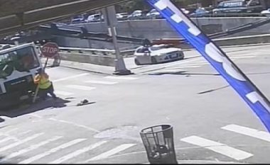 Krani bie mbi një veturë, shpëton mrekullisht shoferi dhe dy pasagjerët – kamerat e sigurisë kapin momentin rrëqethës në Bronx