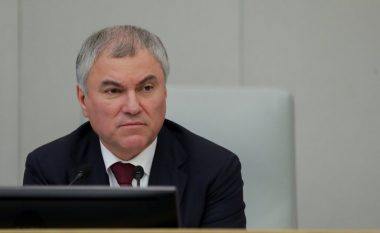 Shefi i Dumës kërcënon rusët që po ikin nga vendi