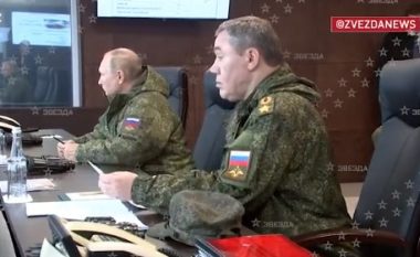 Putin i pakënaqur me zyrtarët e lartë ushtarakë, injoron komandantin e forcave të armatosura ruse