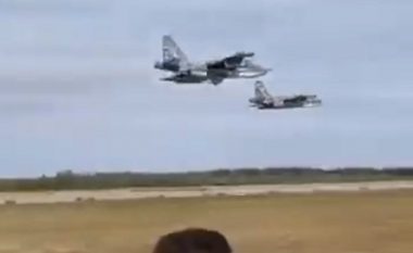 Aeroplanët luftarakë rusë ngritën në ajër nga një bazë në Krime, njëri prej tyre rrëzohet pas disa sekondave