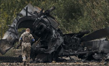 Banorët e Kharkivit rrëfejnë shpartallimin e rusëve: Në mëngjes ishin këtu, më pas filluan të bërtasin dhe ikin