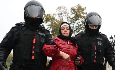 Qindra njerëz të arrestuar nga protestat e së shtunës në Rusi