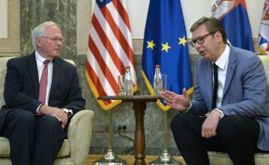 Ambasadori Hill: Presim një shpjegim nga Serbia në lidhje me dokumentin e nënshkruar me Rusinë