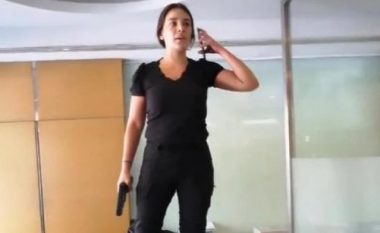 Gruaja e “armatosur” me revole të plastikës mban peng punonjësit e një banke në Bejrut – ngjarjen e transmeton direkt