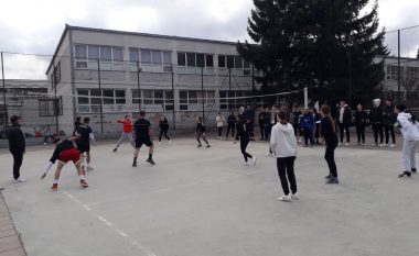Gjimnazi “Ismail Qemali” në Kamenicë ndërpret grevën, mësimi do të fillojë të hënën