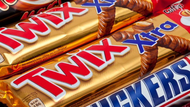 Adhuruesit e çokollatës sapo vunë re mesazhin ‘e fshehur’ në logon e Twix – ka kuptim të dyfishtë