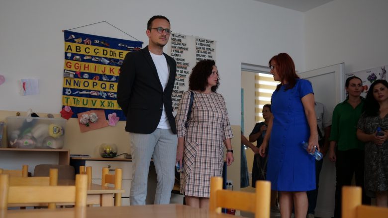 Hyseni shkarkon drejtoreshën e Arsimit në Gjilan, anulon konkursin për mësimdhënës