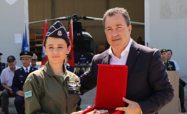 Vajza e vetme pilote e Forcës Ajrore të Shqipërisë: Presim t’i shërbejmë atdheut me nder e përkushtim