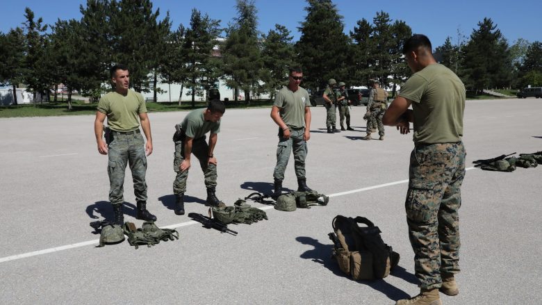 Marinsat amerikanë trajnojnë policët ushtarakë të FSK-së