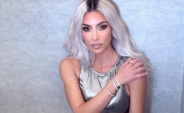 Kim Kardashian thotë se nuk është “thinjur ende” pasi zbuloi se i duhen tetë orë për të qëndruar bionde
