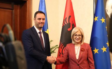 Konjufca viziton Shqipërinë: Serbia shumë armiqësore ndaj Kosovës, nuk ka ndryshuar drejtim politik prej kohës së Millosheviçit