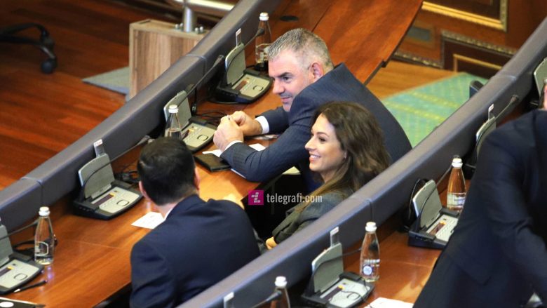Kica-Xhelili ulet pranë Abdixhikut në Grupin Parlamentar të LDK-së