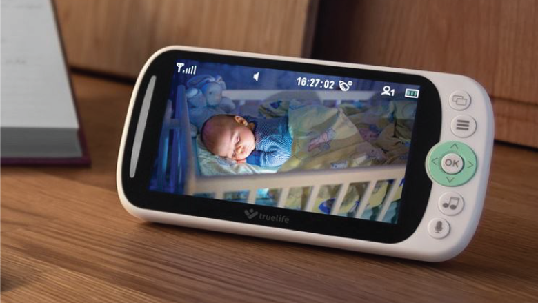 Monitoroni, dëgjoni dhe flisni me beben tuaj natën dhe ditën me këtë pajisje digjitale!