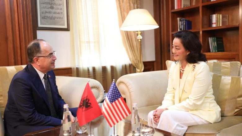 Presidenti Begaj pret ambasadoren amerikane në takim: Vlerësuam partneritetin strategjik