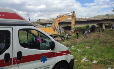 Aksident i rëndë në Zhelinë të Tetovës, një makinë bie nga ura