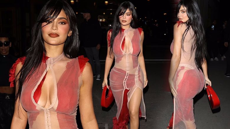 Kylie Jenner ngacmon imagjinatën me fustanin e tejdukshëm gjatë Javës së Modës në Paris