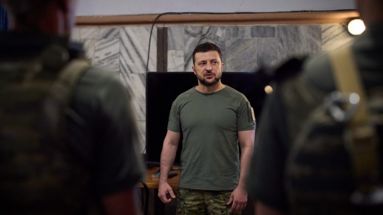 Zelensky takohet me komandantët ushtarakë dhe diskuton “de-okupimin e mëtejshëm” të territorit ukrainas