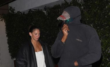 Kanye West shihet në shoqërinë e një gruaje misterioze teksa darkon me të në një restaurant në Kaliforni