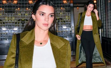 Kendall Jenner shfaq format e mahnitshme e veshur thjeshtë gjatë një dalje në New York