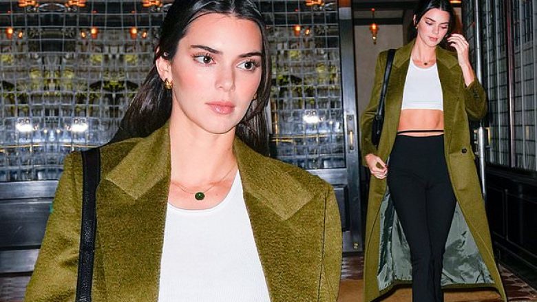 Kendall Jenner shfaq format e mahnitshme e veshur thjeshtë gjatë një dalje në New York