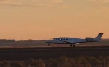 Një aeroplan pasagjerësh tërësisht elektrik përfundoi fluturimin e tij të parë testues