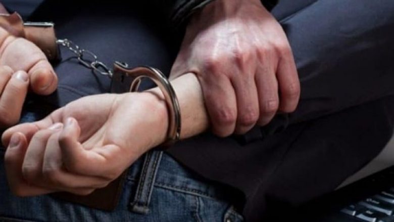 Kanosi policët, arrestohet i dyshuari në Pejë