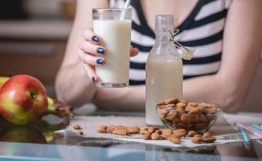 Sa i shëndetshëm është qumështi i bajameve?
