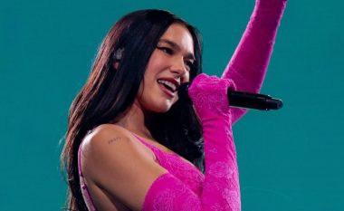 Dua Lipa bëhet artistja e parë femër me mbi 10 miliardë dëgjime në platformën Spotify