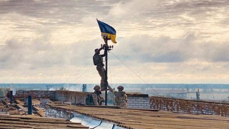 Ukraina rimerr “fshatin strategjik” nga Rusia, ngre flamurin mbi një spital