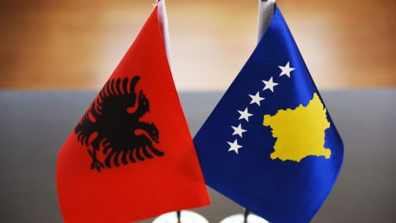74 për qind e shqiptarëve duan krijimin e një shteti të përbashkët Shqipëri-Kosovë