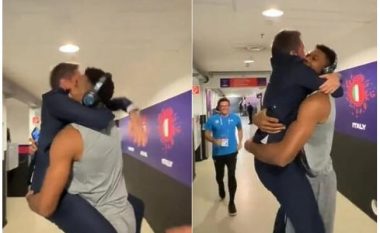 Spektakli i trajneri të Italisë pas fitores ndaj Serbisë – ai iu hodh në krahët yllit Antetokounmpo që po futej në fushë