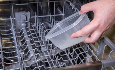 Arsya pse enët plastike nuk thahen në pjatalarëse