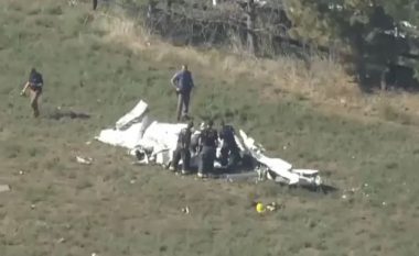 Tre të vdekur pasi dy aeroplanë të vegjël u përplasën në ajër në Kolorado
