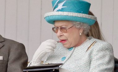 Mbretëresha Elizabeth II përdori buzëkuqin për të dërguar këtë sinjal sekret dhe në fakt është gjenial
