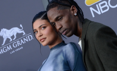 Kylie Jenner dhe Travis Scott ende nuk kanë zgjedhur një emër për djalin e tyre shtatë muajsh