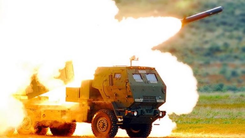 SHBA ndihmon Ukrainën me pajisje ushtarake në vlerë të 1.1 miliard dollarëve – HIMARS, kamionë, radarë për sisteme ajrore dhe municion