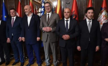 Vuçiq nxjerr pamje nga darka në Presidencë për mysafirët e “Ballkanit të Hapur”