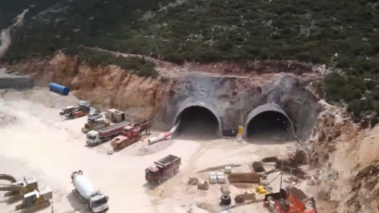 Punimet në Tunelin e Llogarasë hasin në shpella karstike, mbi tre kilometra të hapura