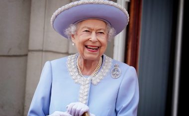Emigrantët do të ndërtojnë statujën e Mbretëreshës Elizabeth II në qendër të Hasit