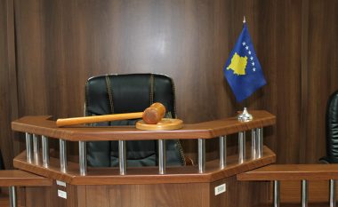 Prishtinë, i pandehuri tenton të ikë nga seanca gjyqësore kundër tij