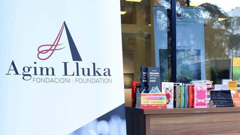 Fondacioni “Agim Lluka” i dhuroi 600 libra bibliotekës “Azem Shkreli”, në Pejë