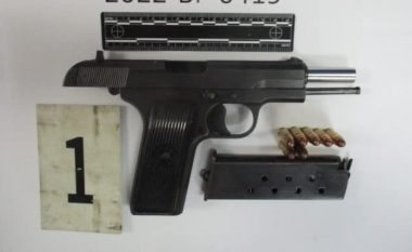 Konfiskohen armë në Skenderaj, arrestohen dy persona