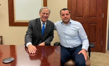 Shkëlqim Devolli takon guvernatorin e Texasit, Greg Abbott, flasin për rritje të bashkëpunimit Kosovë – SHBA