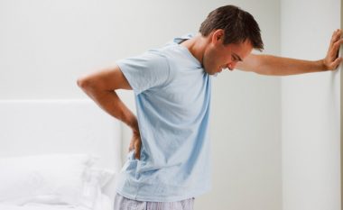 Simptomat që tregojnë se mund të keni probleme me shpinën