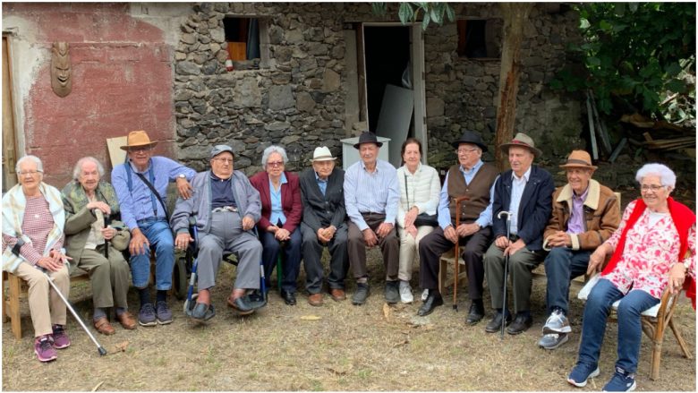 Dymbëdhjetë vëllezër dhe motra spanjollë hyjnë në “Guinness”, së bashku kanë 1058 vjet mbi supe