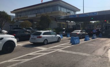 Pikat kufitare në Shqipëri, Kapshtica dhe Kakavija mbi 10 orë pa sistem të përpunimit të të dhënave
